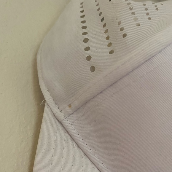 🧢Oakey White Snapback Hat - Picture 5 of 8